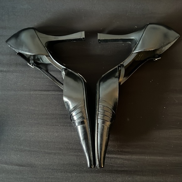 4/$20 Black Aldo pointed shoes with cross strap size 40 - Picture 2 of 6